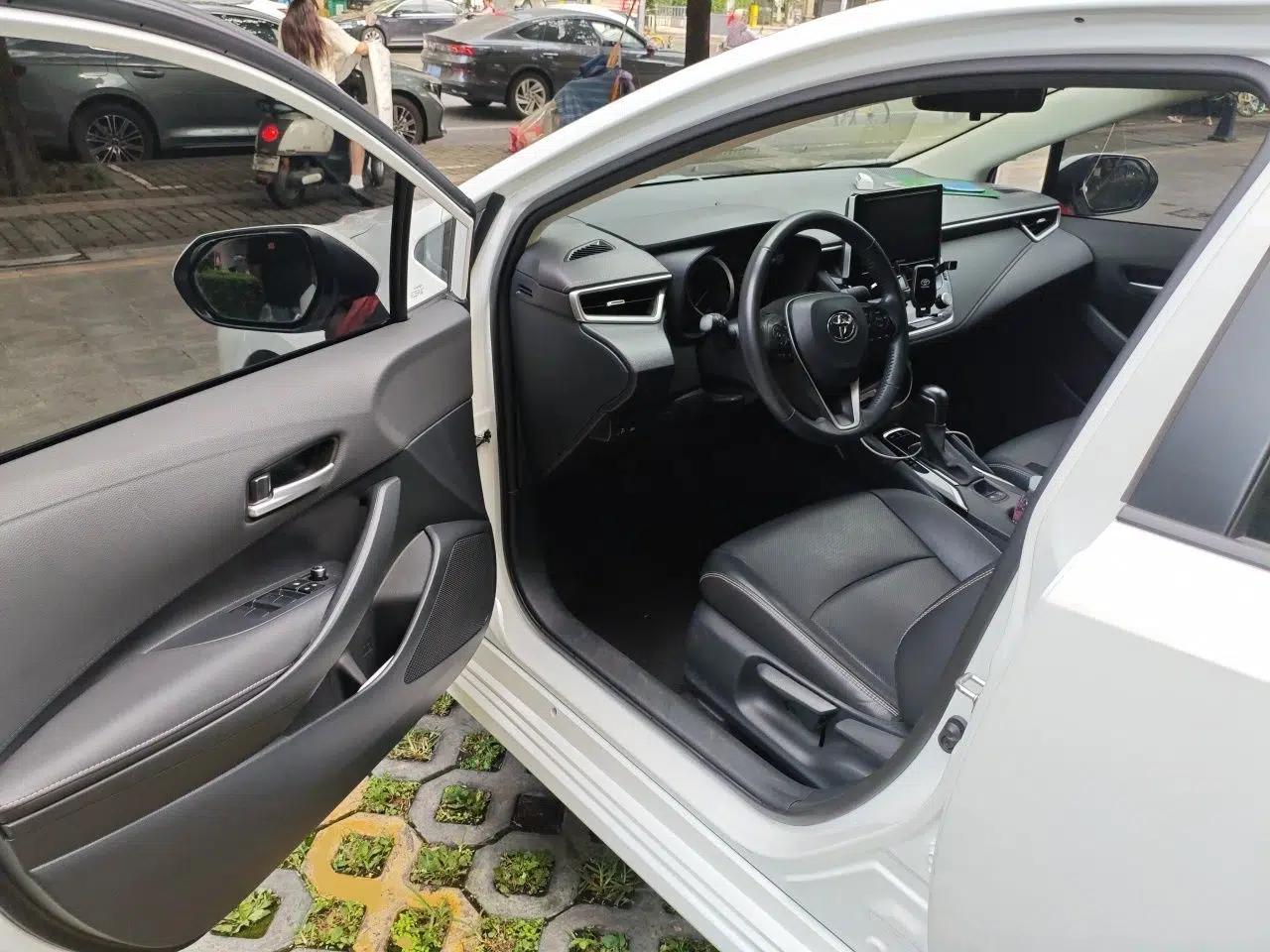 Toyota Corolla 2019 1.2T S-CVT GL-i Luxury Edition — миниатюра 16