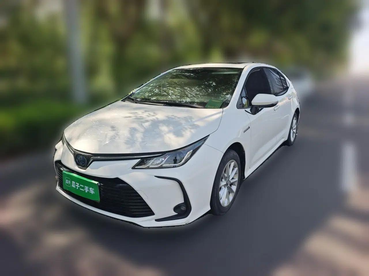 Toyota Corolla 2021 Dual-Motor 1.8L E-CVT Elite Edition — миниатюра 1