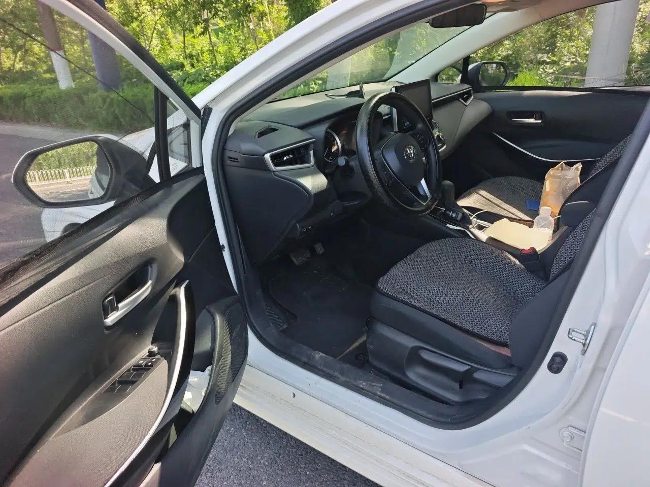 Toyota Corolla 2021 Dual-Motor 1.8L E-CVT Elite Edition — миниатюра 16