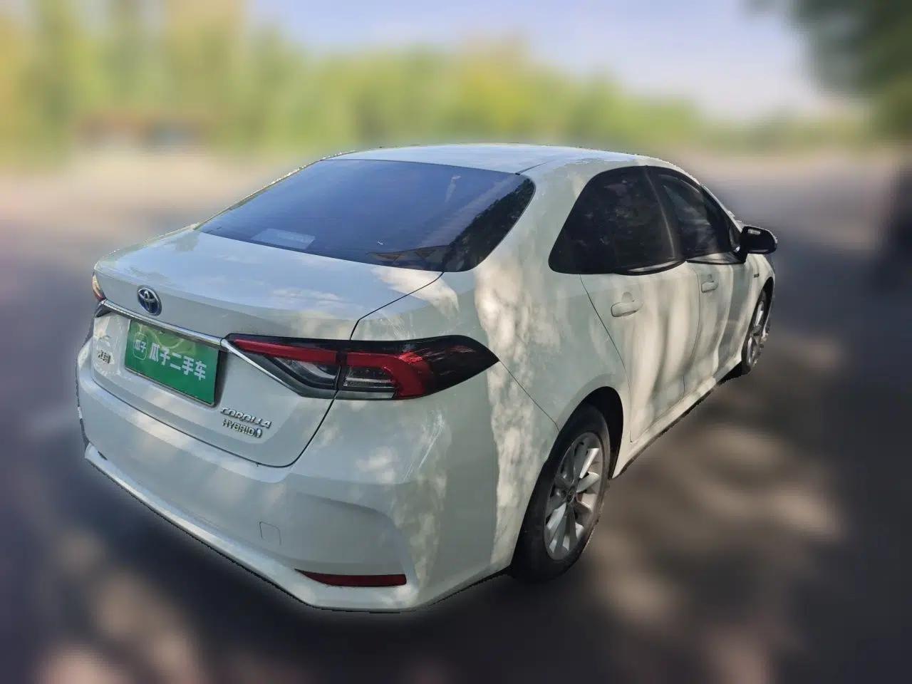 Toyota Corolla 2021 Dual-Motor 1.8L E-CVT Elite Edition — миниатюра 6