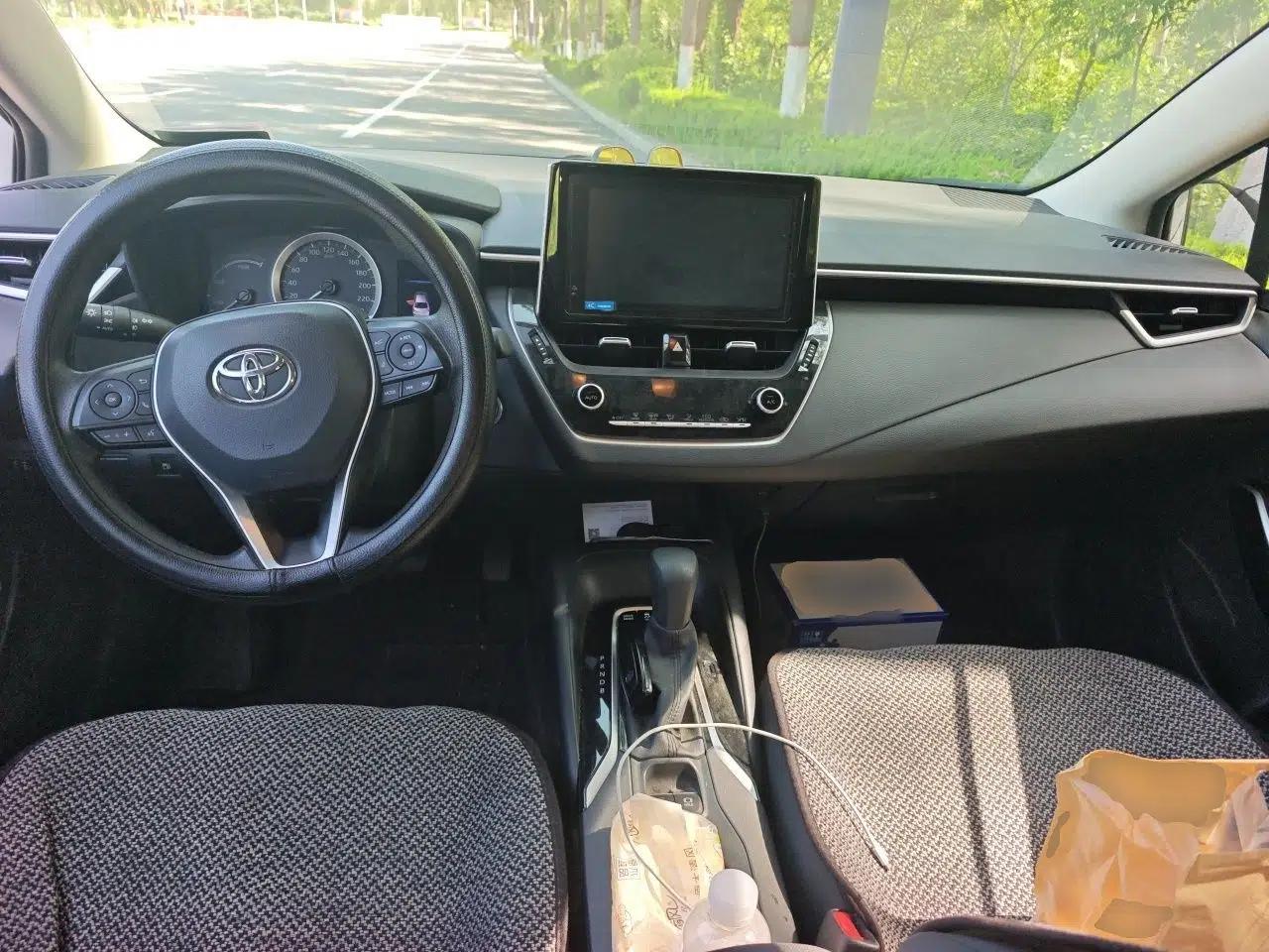 Toyota Corolla 2021 Dual-Motor 1.8L E-CVT Elite Edition — миниатюра 9