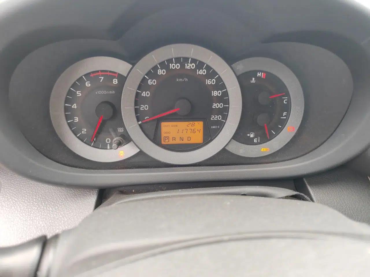 Toyota RAV4 2011 2.4L Automatic 4x4 Luxury Edition — миниатюра 12
