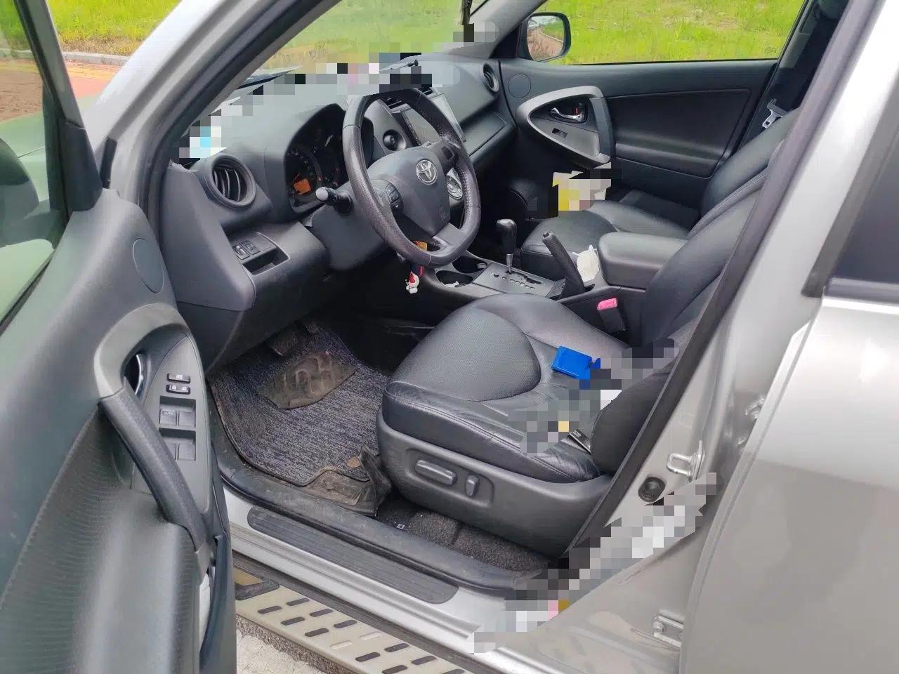 Toyota RAV4 2011 2.4L Automatic 4x4 Luxury Edition — миниатюра 16