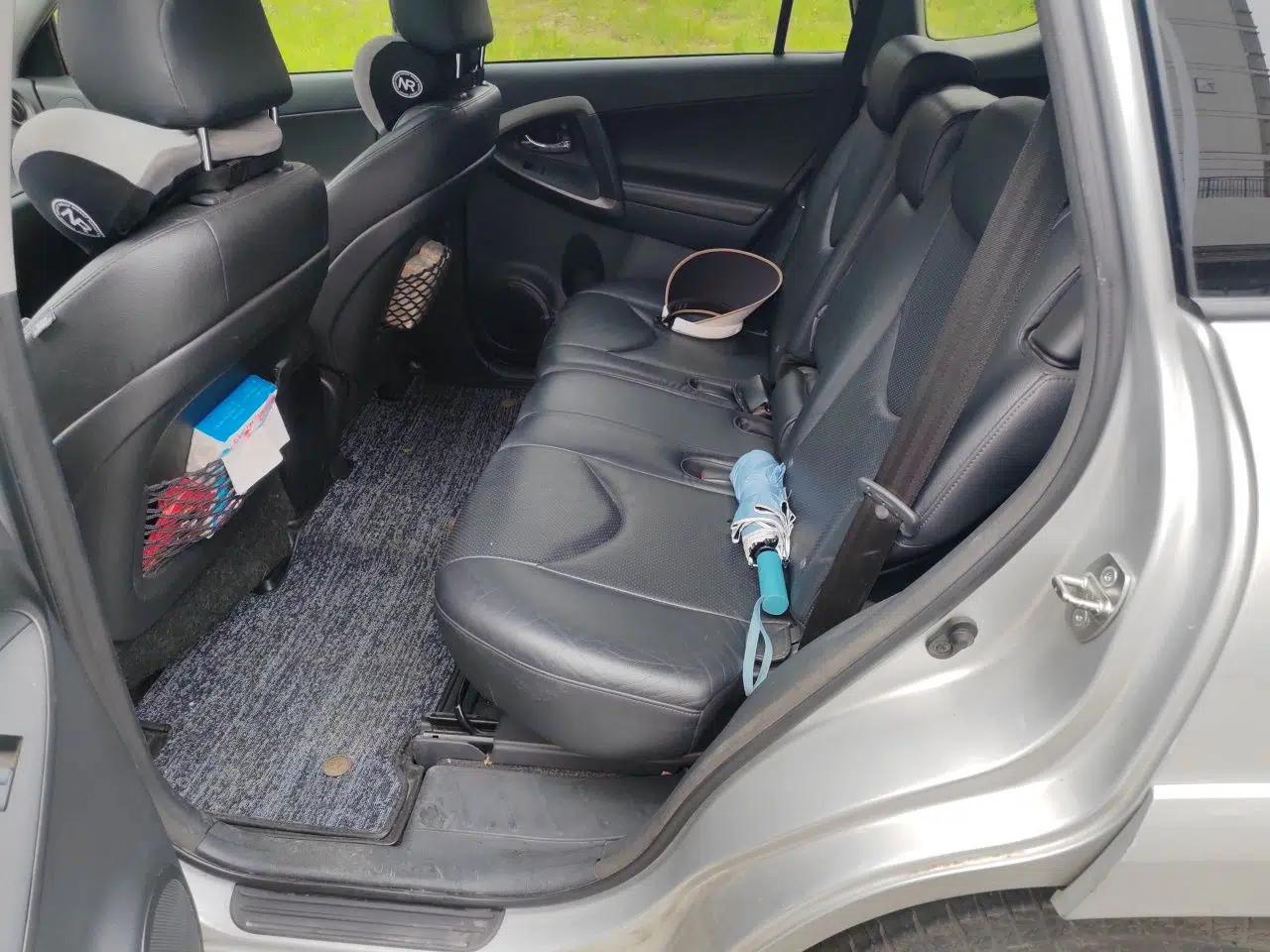 Toyota RAV4 2011 2.4L Automatic 4x4 Luxury Edition — миниатюра 17