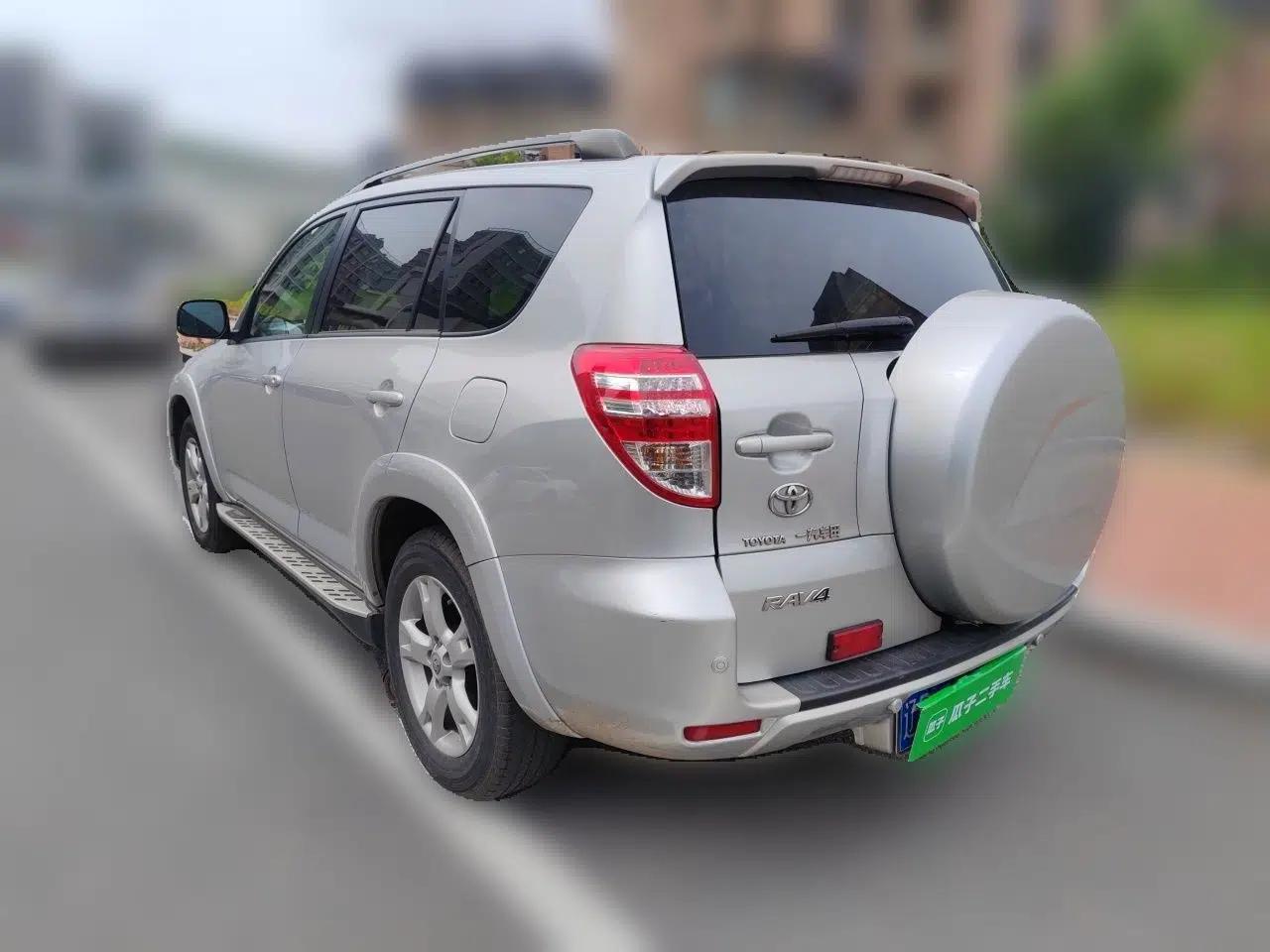 Toyota RAV4 2011 2.4L Automatic 4x4 Luxury Edition — миниатюра 4
