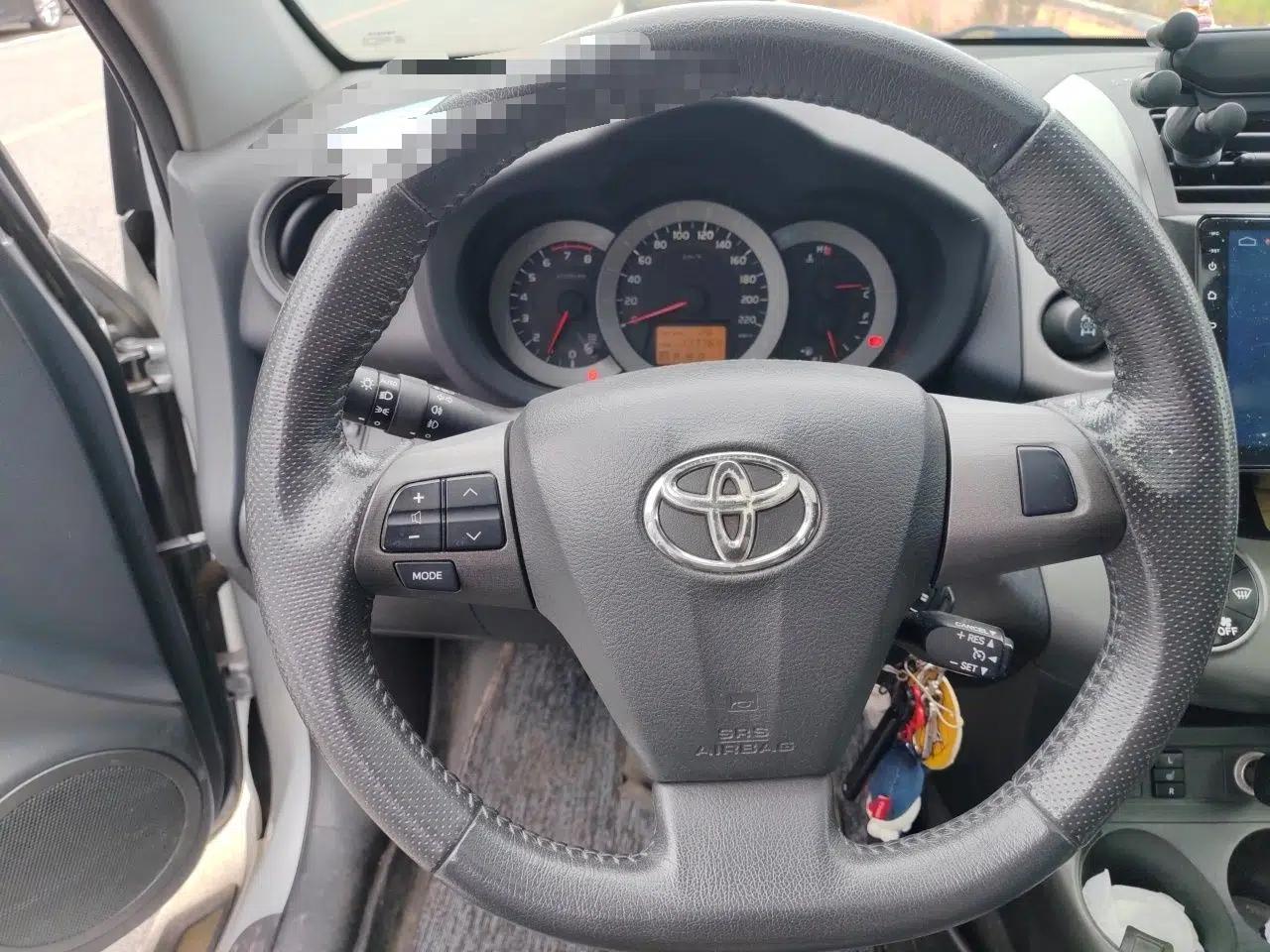 Toyota RAV4 2011 2.4L Automatic 4x4 Luxury Edition — миниатюра 10