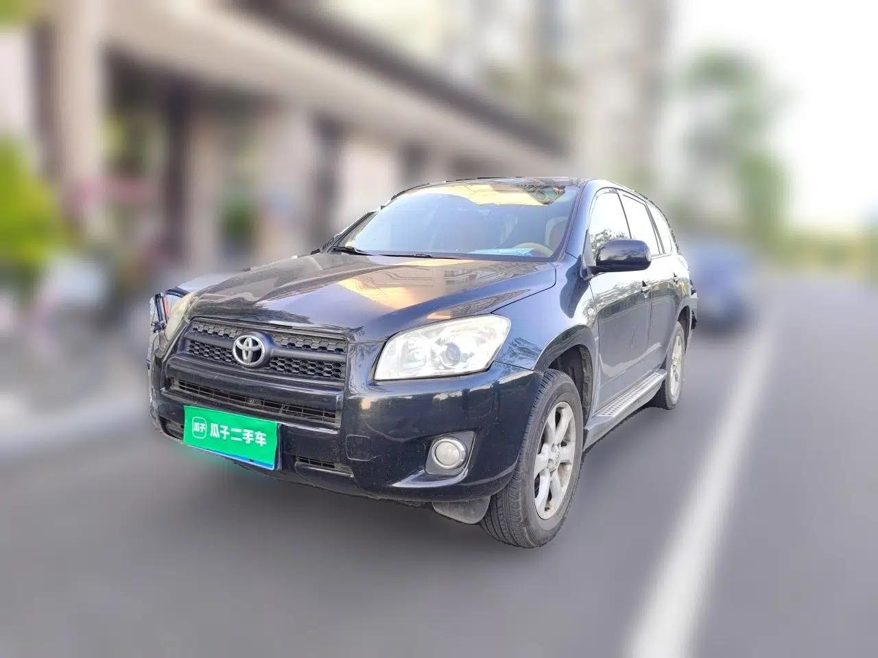 Toyota RAV4 2011 2.0L Manual Classic Edition — миниатюра 1