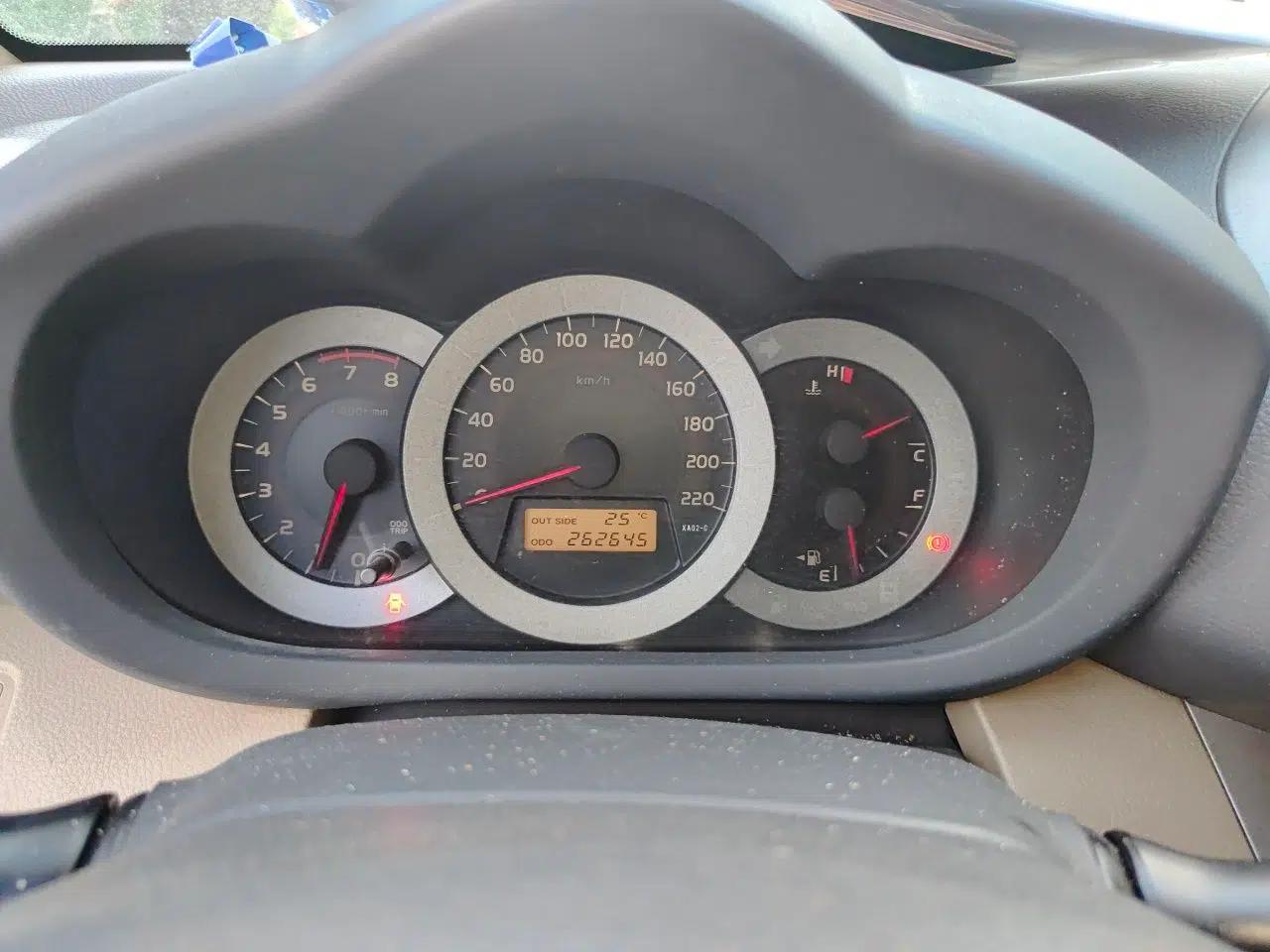 Toyota RAV4 2011 2.0L Manual Classic Edition — миниатюра 11