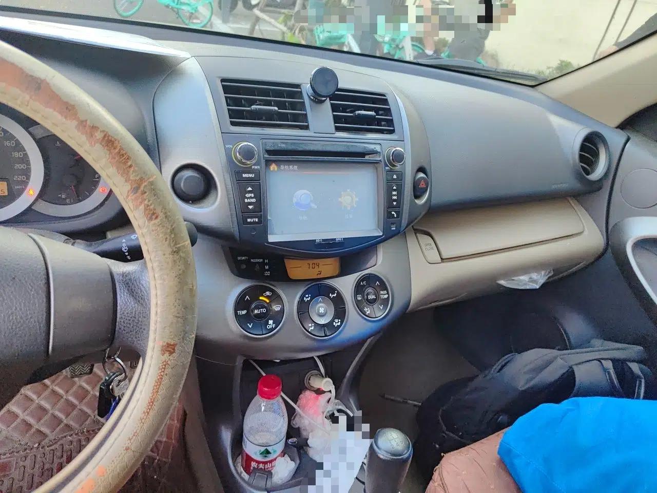 Toyota RAV4 2011 2.0L Manual Classic Edition — миниатюра 13