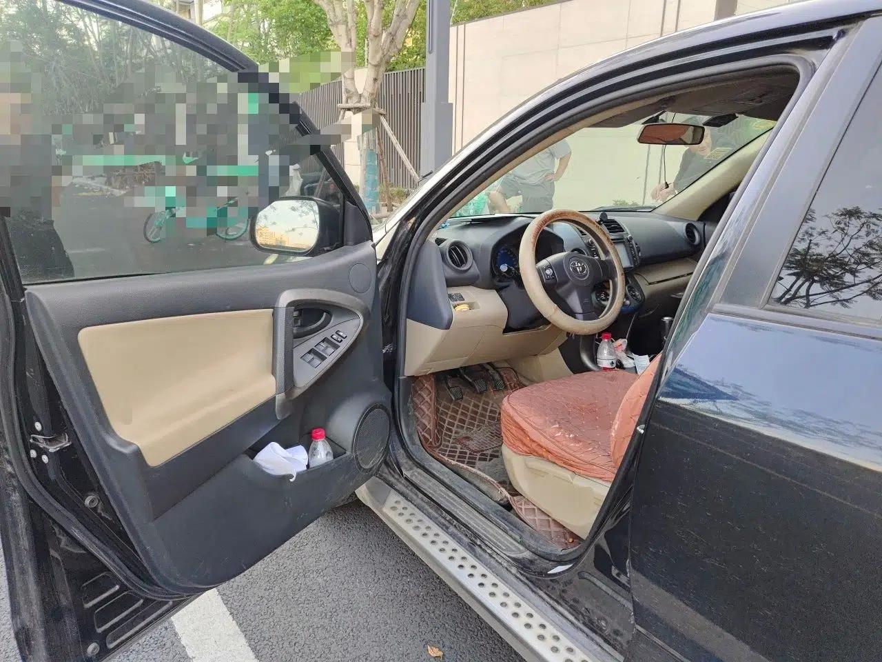 Toyota RAV4 2011 2.0L Manual Classic Edition — миниатюра 16