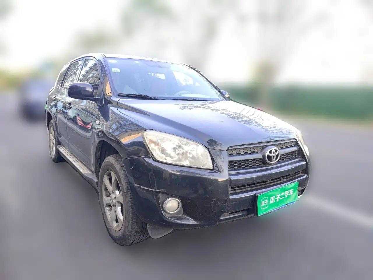 Toyota RAV4 2011 2.0L Manual Classic Edition — миниатюра 3