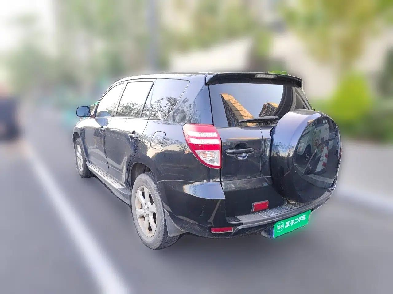 Toyota RAV4 2011 2.0L Manual Classic Edition — миниатюра 4