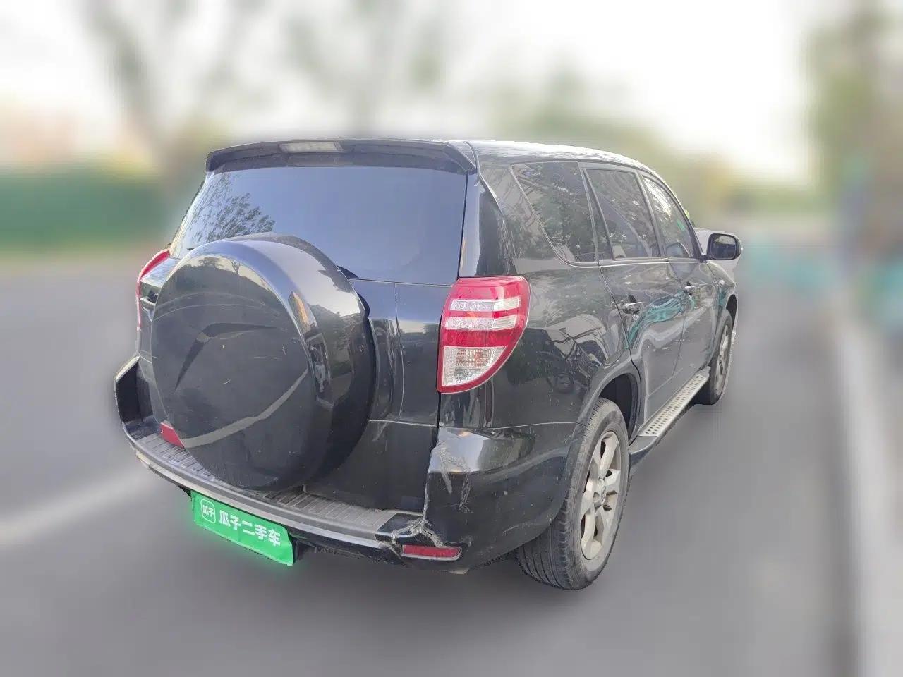 Toyota RAV4 2011 2.0L Manual Classic Edition — миниатюра 6