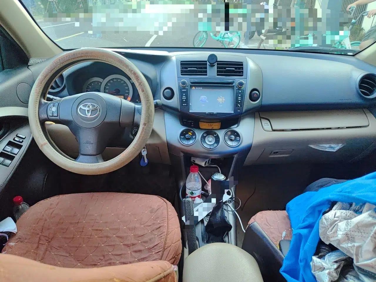 Toyota RAV4 2011 2.0L Manual Classic Edition — миниатюра 9