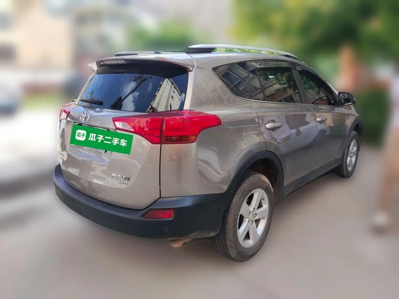 Toyota RAV4 2013 2.0L CVT Four-Wheel Drive Fashion Edition — миниатюра 6