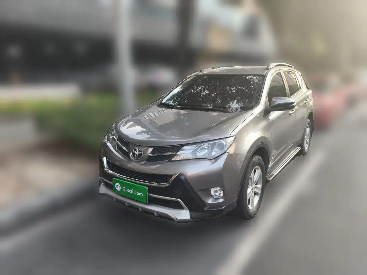 Toyota RAV4 2013 2.0L CVT Two-Wheel Drive Urban Edition — миниатюра 1