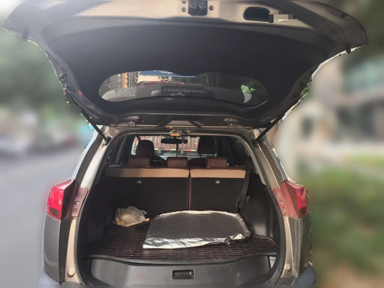 Toyota RAV4 2013 2.0L CVT Two-Wheel Drive Urban Edition — миниатюра 19