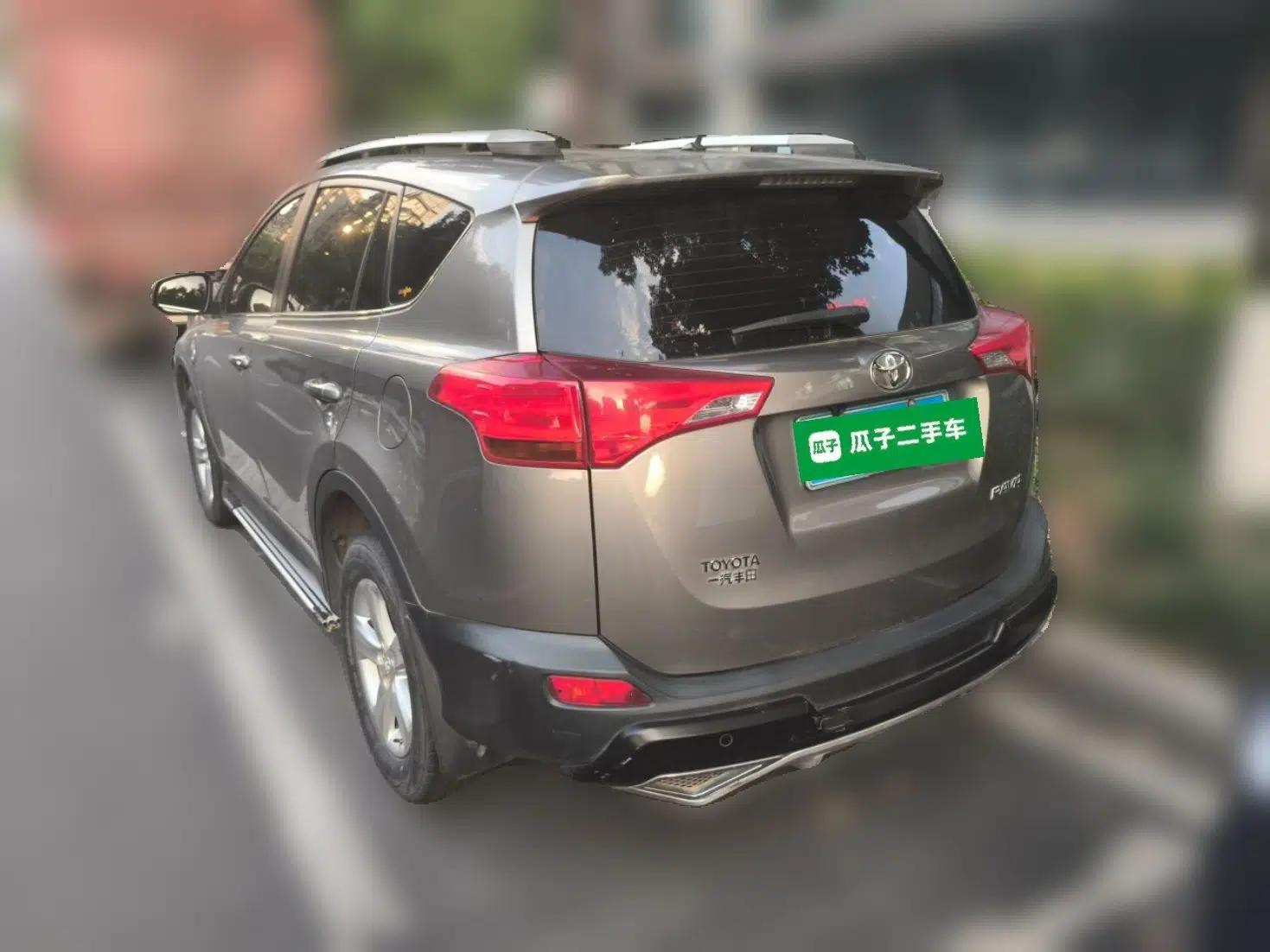 Toyota RAV4 2013 2.0L CVT Two-Wheel Drive Urban Edition — миниатюра 4