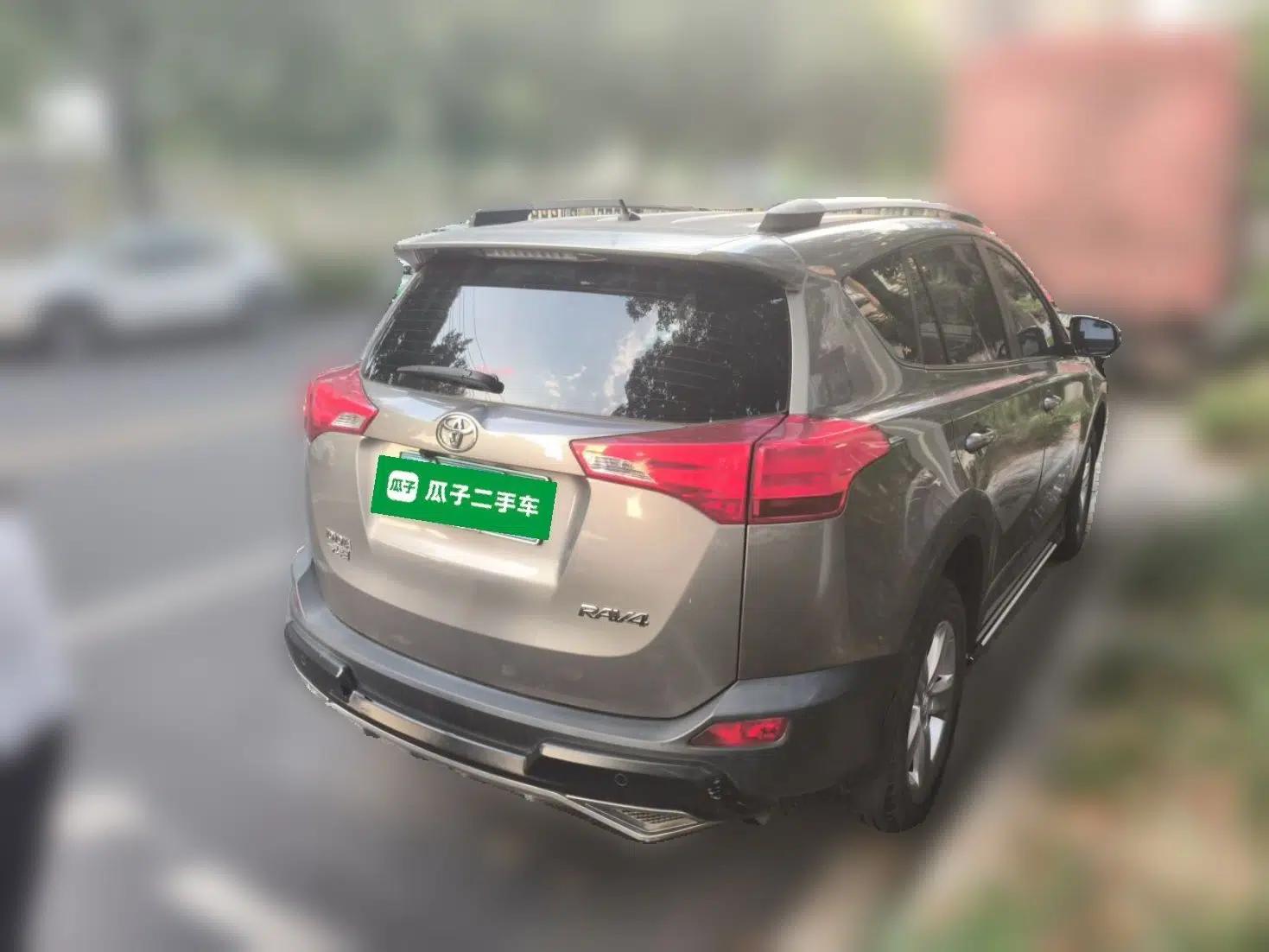 Toyota RAV4 2013 2.0L CVT Two-Wheel Drive Urban Edition — миниатюра 6