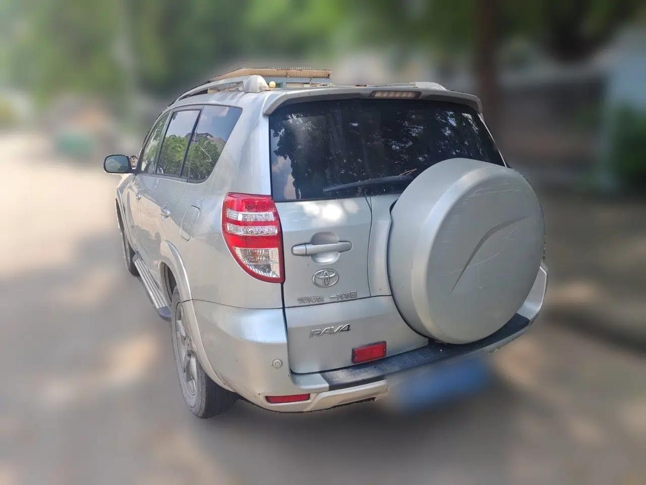 Toyota RAV4 2013 Special Edition 2.0L Automatic Elite — миниатюра 4