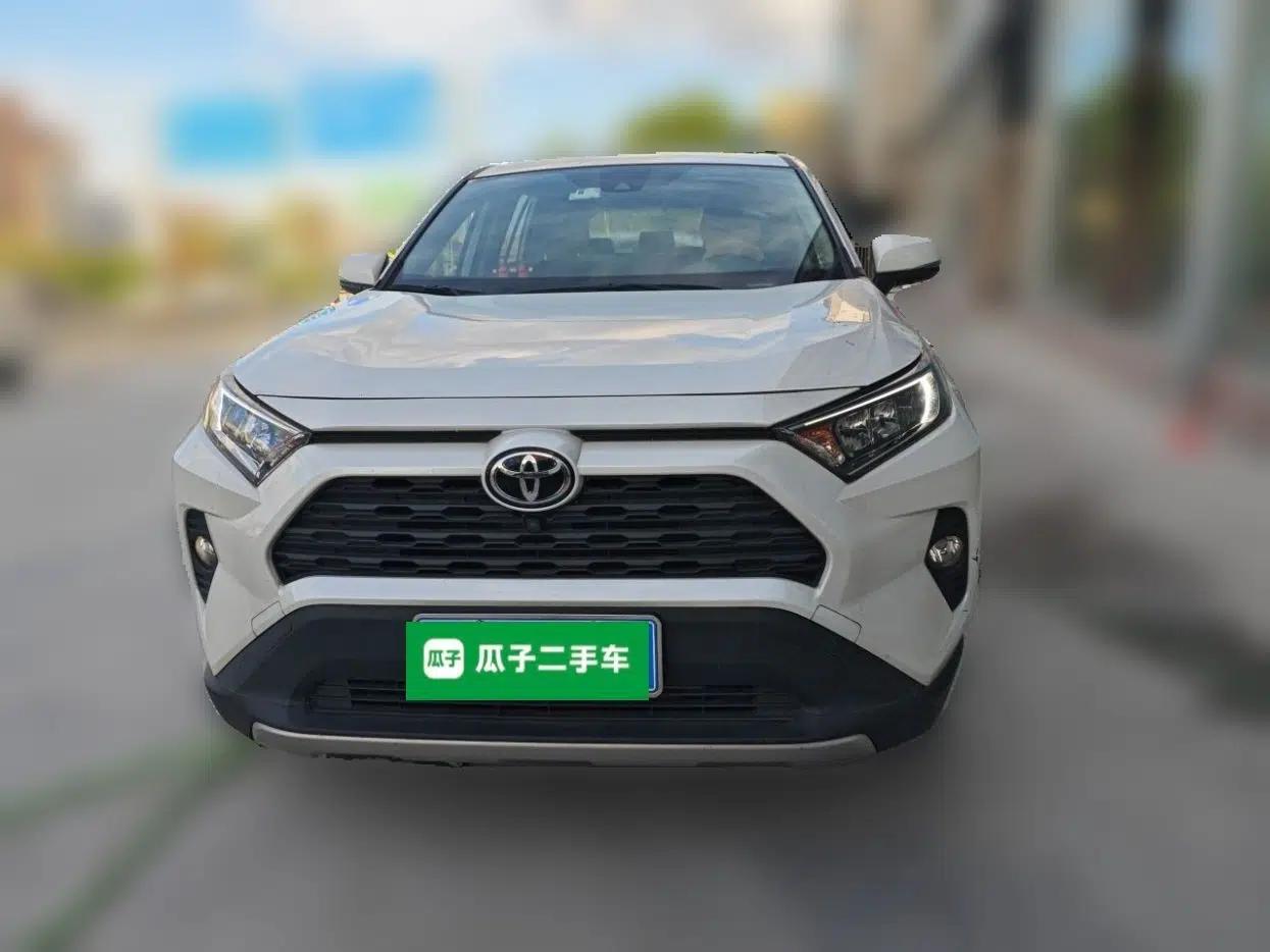 Toyota RAV4 2021 2.0L CVT Two-Wheel Drive Fashion PLUS Edition — миниатюра 2