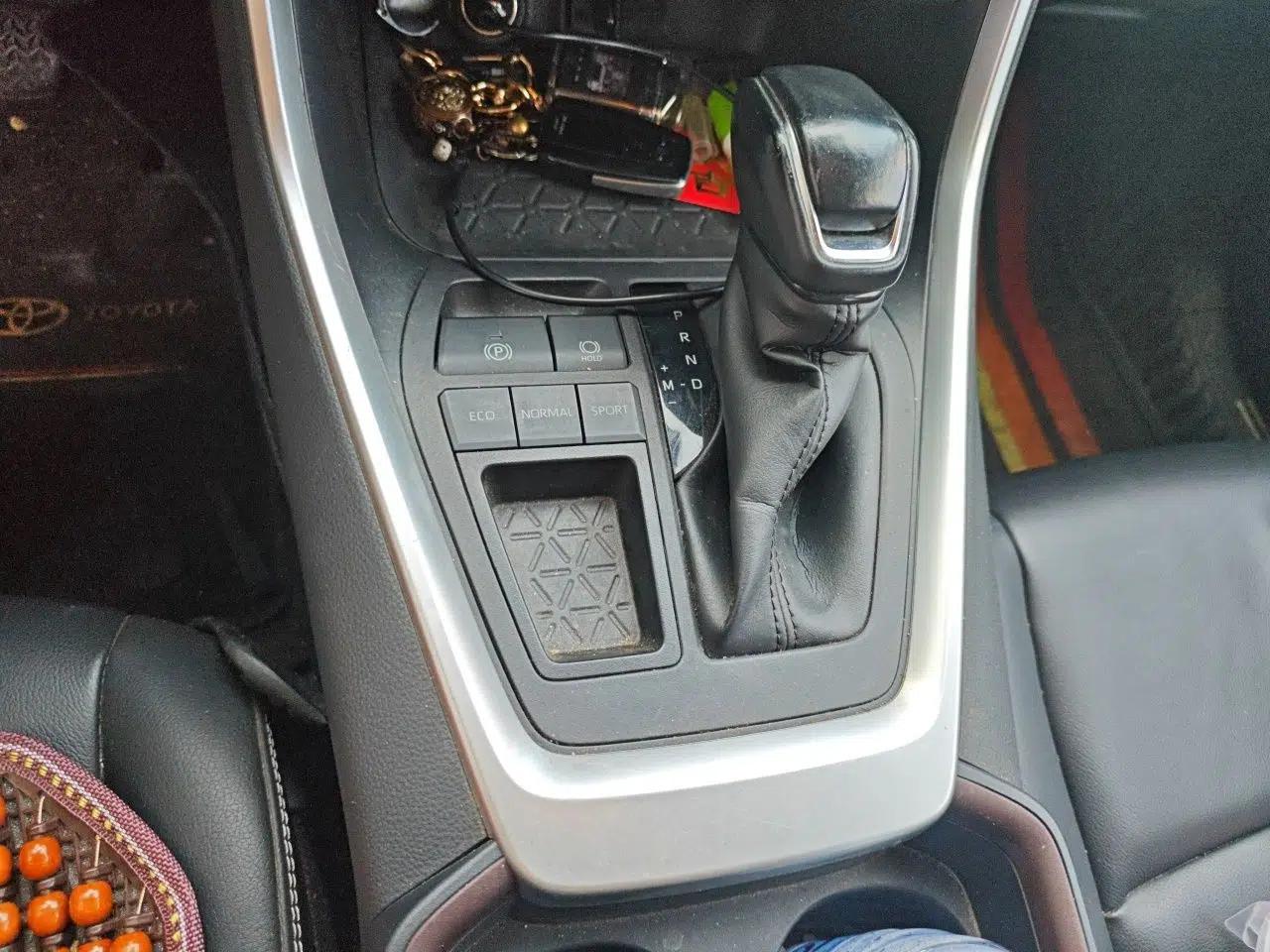 Toyota RAV4 2021 2.0L CVT Two-Wheel Drive Fashion PLUS Edition — миниатюра 14