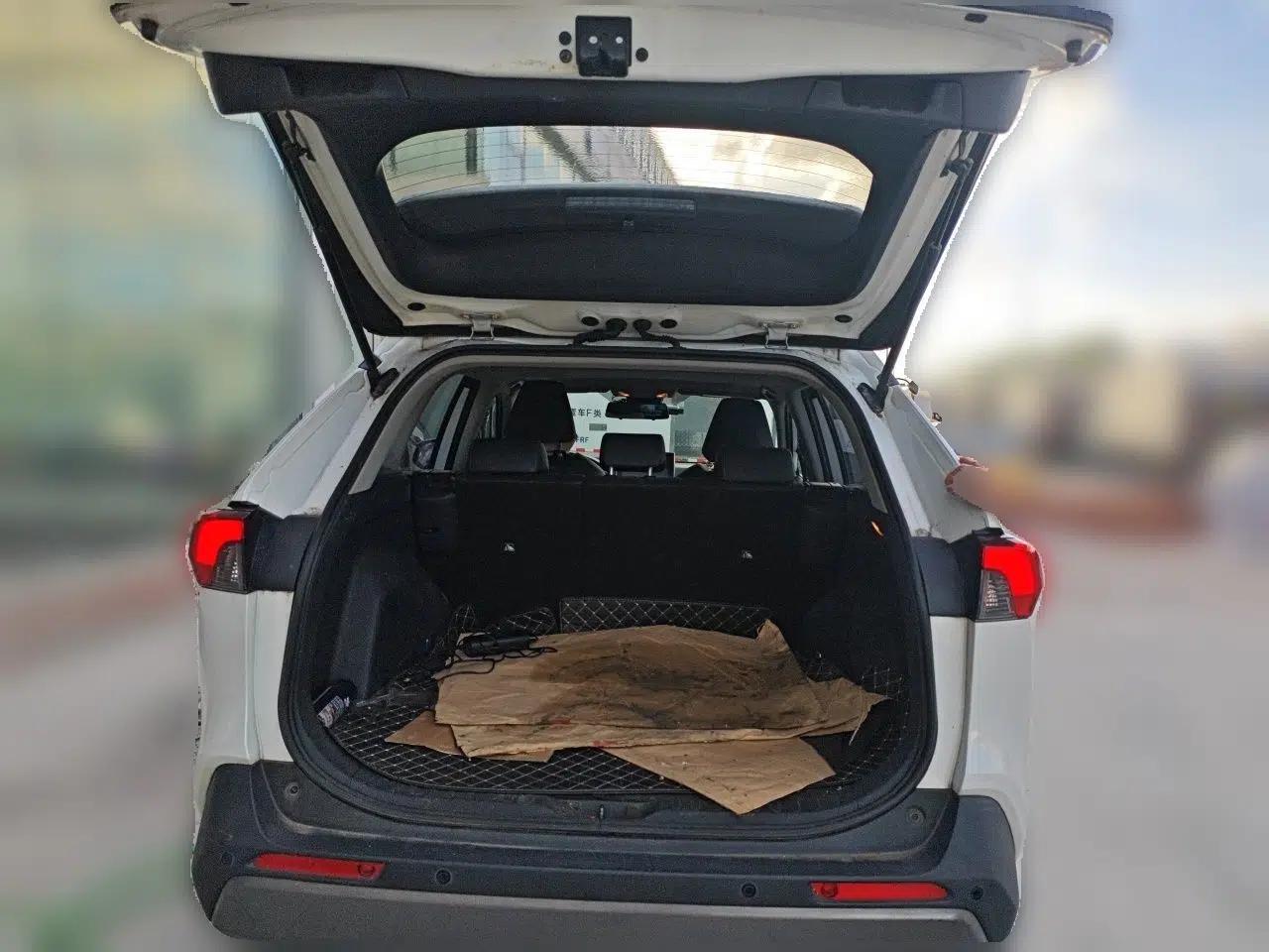 Toyota RAV4 2021 2.0L CVT Two-Wheel Drive Fashion PLUS Edition — миниатюра 19