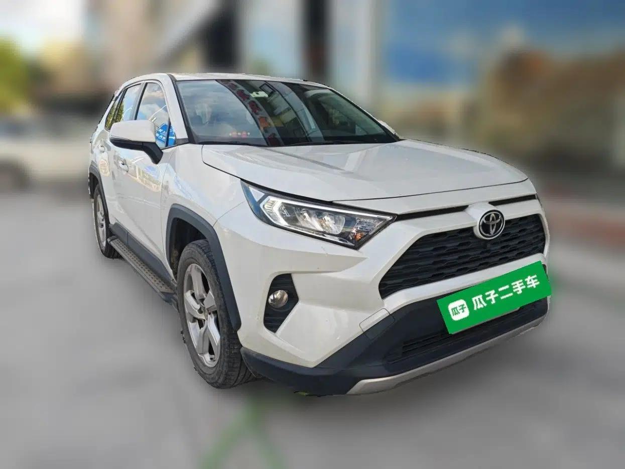 Toyota RAV4 2021 2.0L CVT Two-Wheel Drive Fashion PLUS Edition — миниатюра 3