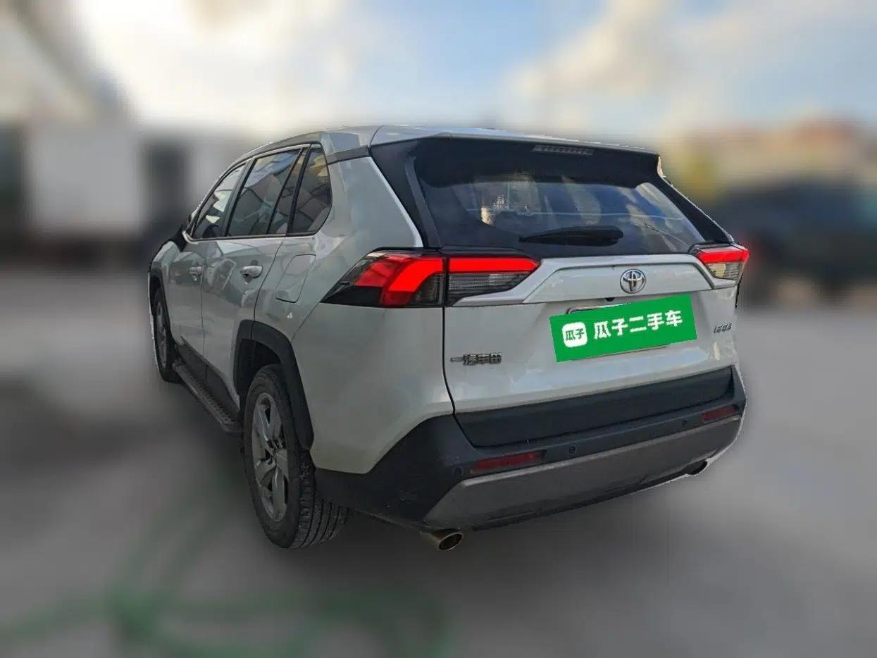 Toyota RAV4 2021 2.0L CVT Two-Wheel Drive Fashion PLUS Edition — миниатюра 4
