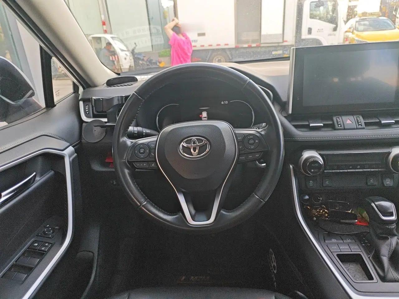 Toyota RAV4 2021 2.0L CVT Two-Wheel Drive Fashion PLUS Edition — миниатюра 10