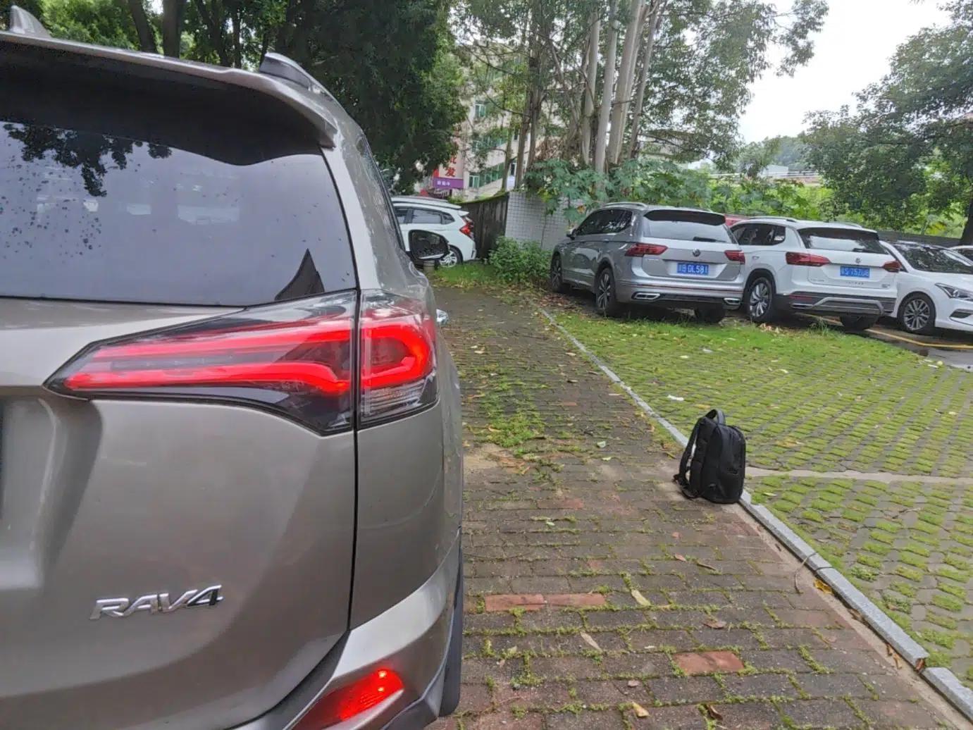 Toyota RAV4 2016 2.0L CVT Two-Wheel Drive Smart Edition China V Standard — миниатюра 9