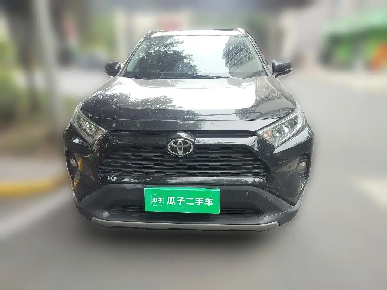 Toyota RAV4 2020 2.0L CVT Two-Wheel Drive Fashion Edition — миниатюра 2