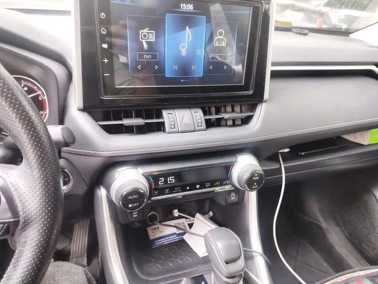 Toyota RAV4 2020 2.0L CVT Two-Wheel Drive Fashion Edition — миниатюра 12