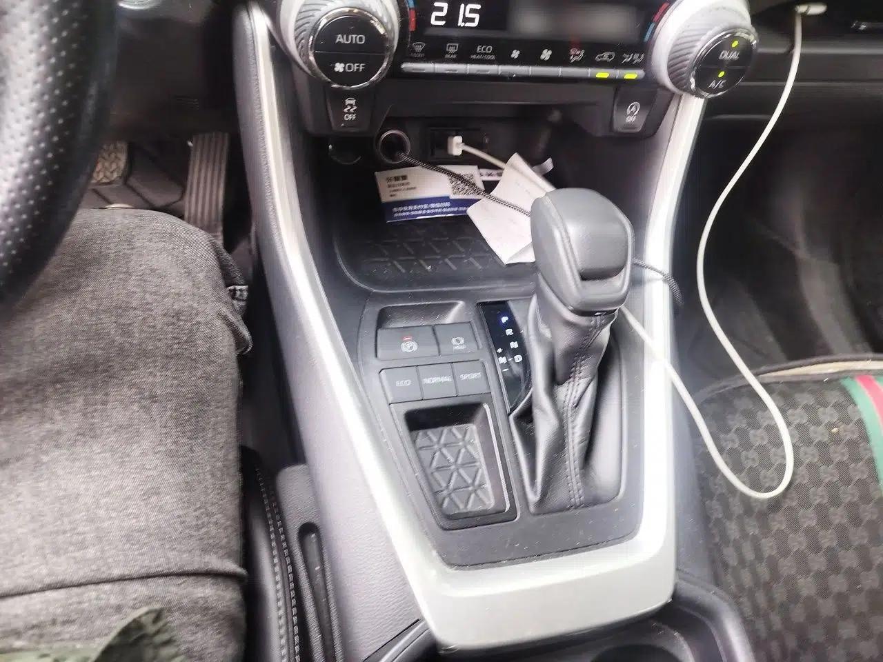 Toyota RAV4 2020 2.0L CVT Two-Wheel Drive Fashion Edition — миниатюра 13
