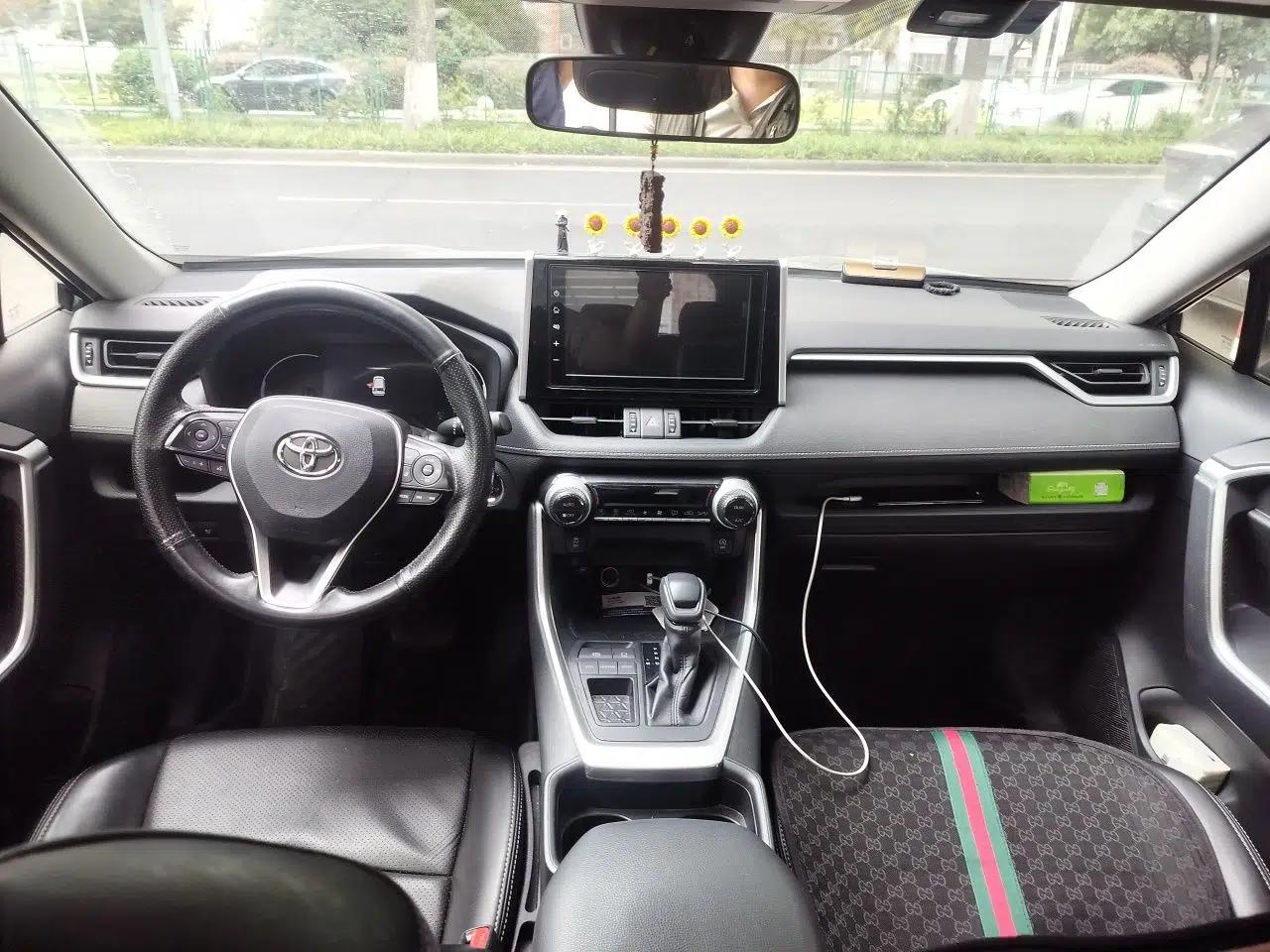 Toyota RAV4 2020 2.0L CVT Two-Wheel Drive Fashion Edition — миниатюра 18