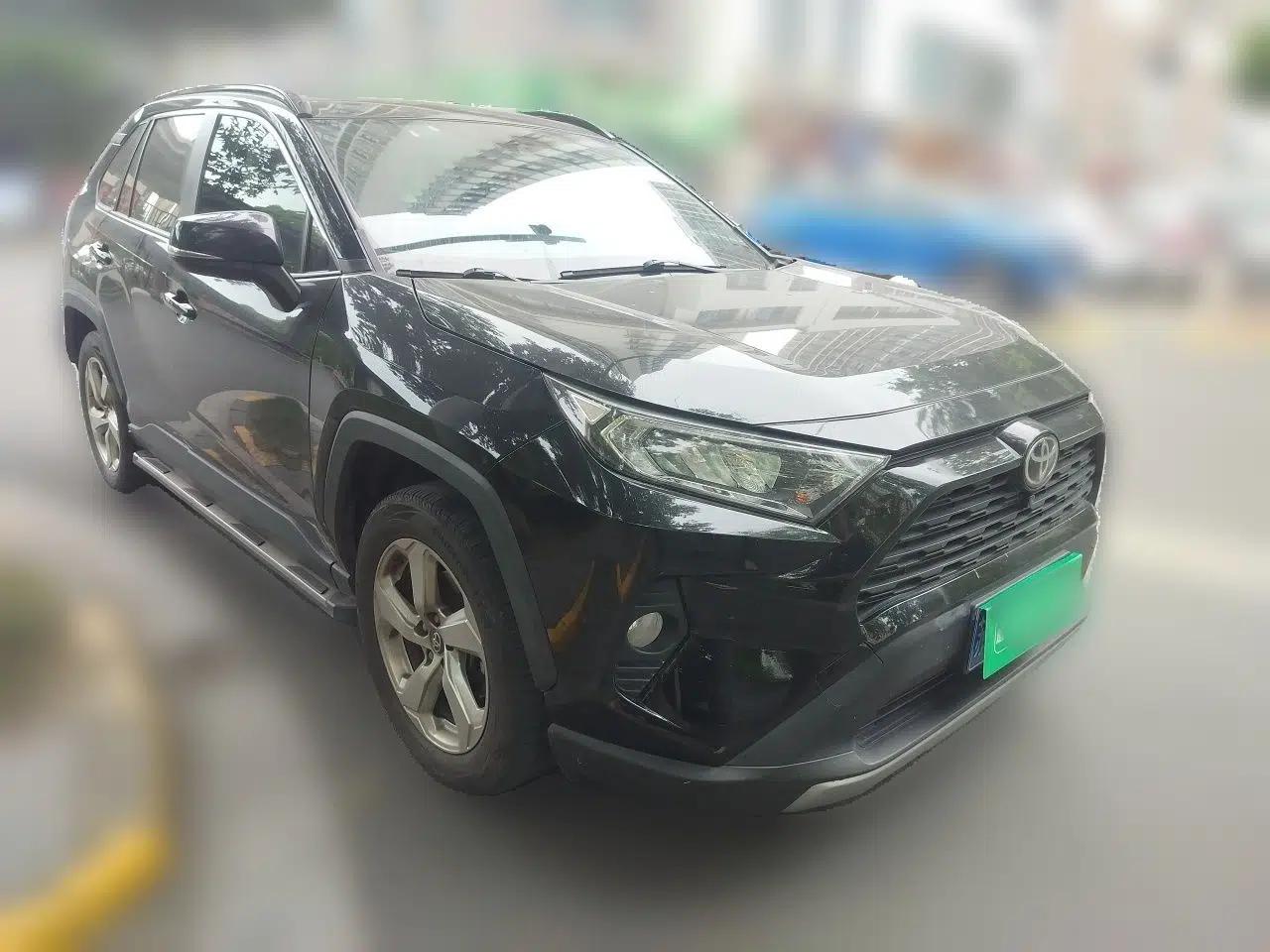Toyota RAV4 2020 2.0L CVT Two-Wheel Drive Fashion Edition — миниатюра 3