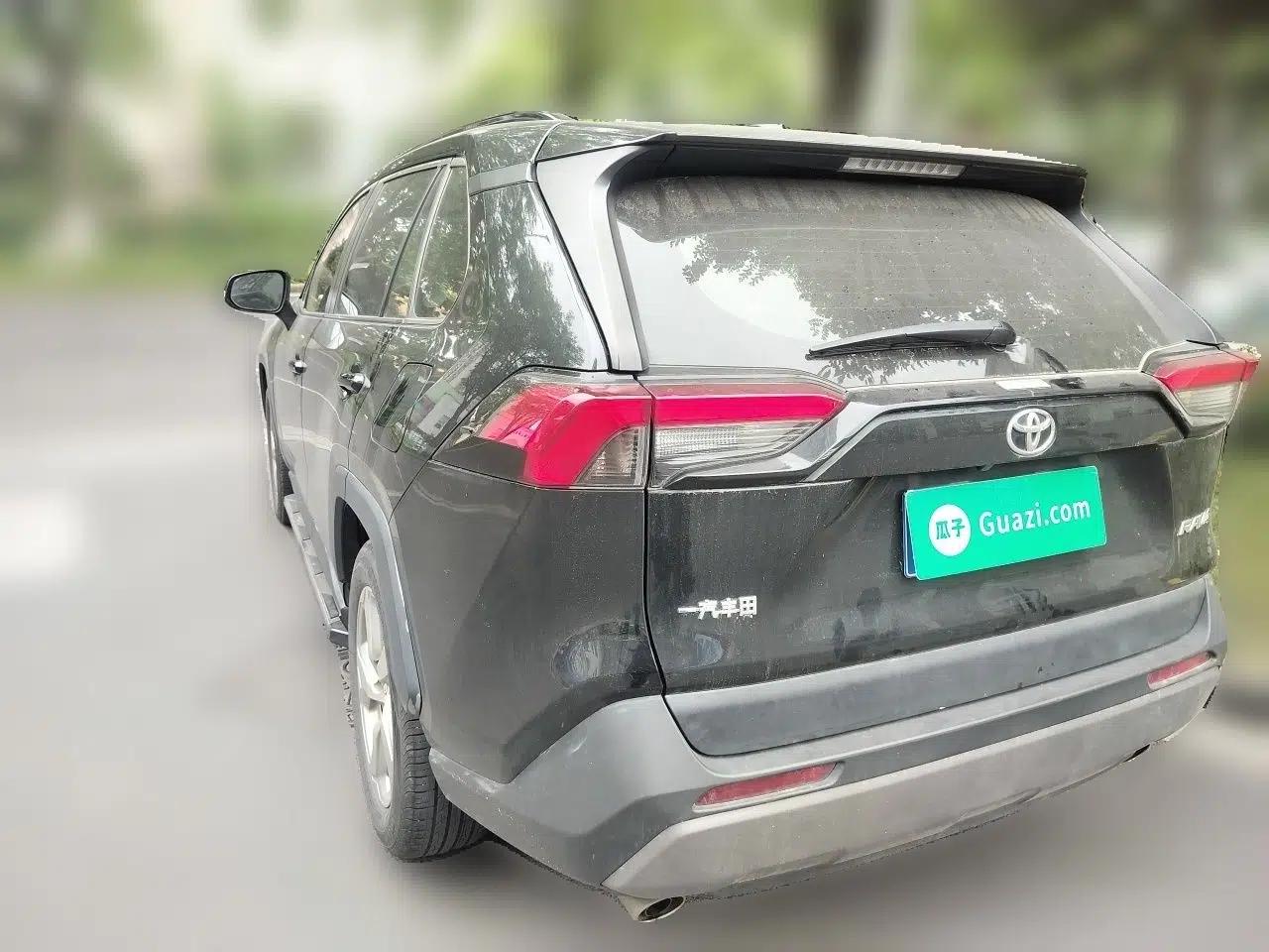 Toyota RAV4 2020 2.0L CVT Two-Wheel Drive Fashion Edition — миниатюра 4