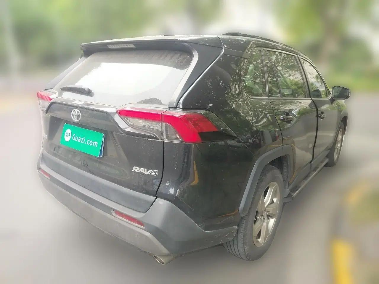 Toyota RAV4 2020 2.0L CVT Two-Wheel Drive Fashion Edition — миниатюра 6