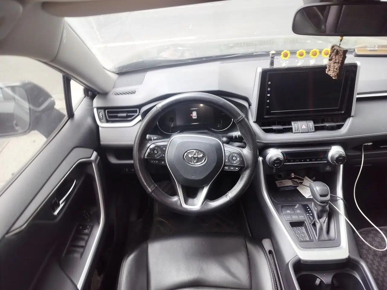 Toyota RAV4 2020 2.0L CVT Two-Wheel Drive Fashion Edition — миниатюра 9