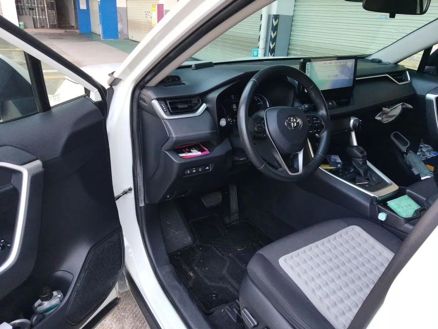 Toyota RAV4 2020 Dual-Engine 2.5L E-CVT Two-Wheel Drive Elite Edition — миниатюра 16