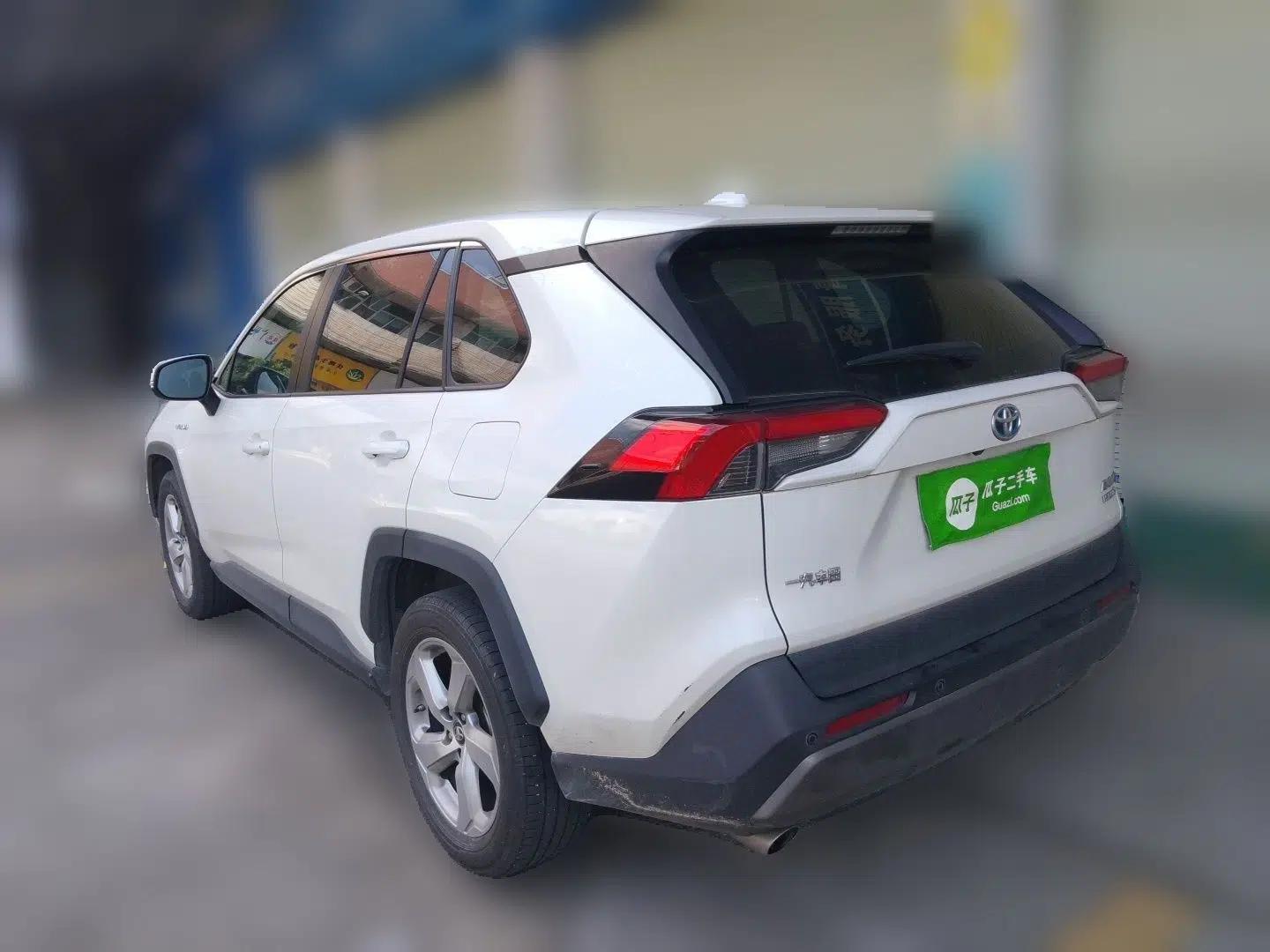 Toyota RAV4 2020 Dual-Engine 2.5L E-CVT Two-Wheel Drive Elite Edition — миниатюра 4
