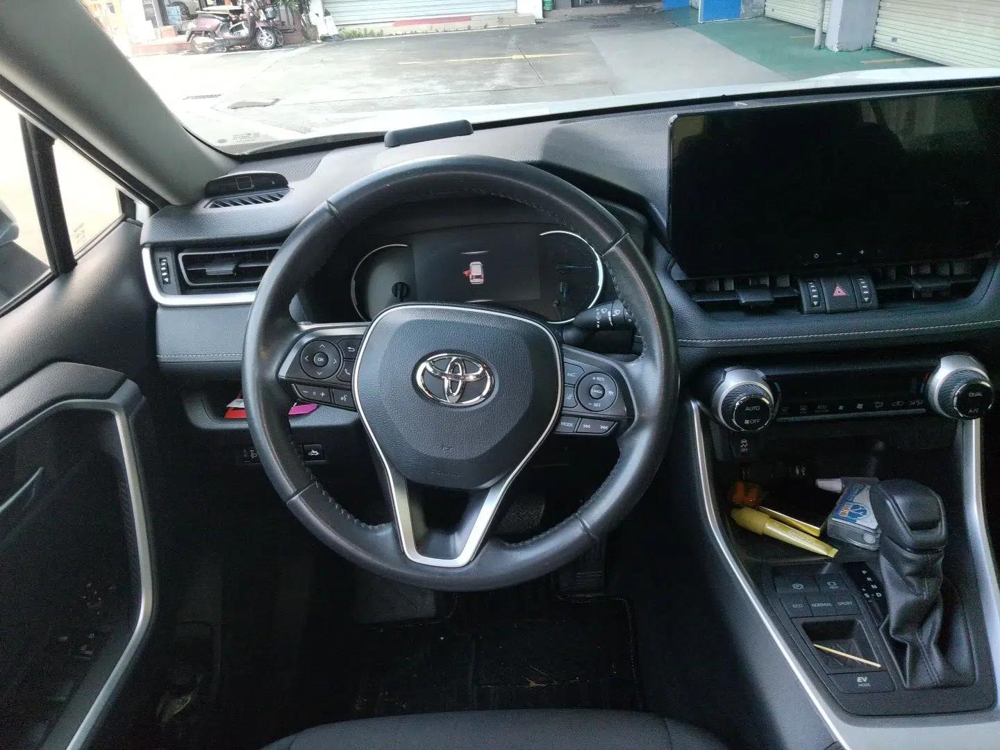 Toyota RAV4 2020 Dual-Engine 2.5L E-CVT Two-Wheel Drive Elite Edition — миниатюра 10