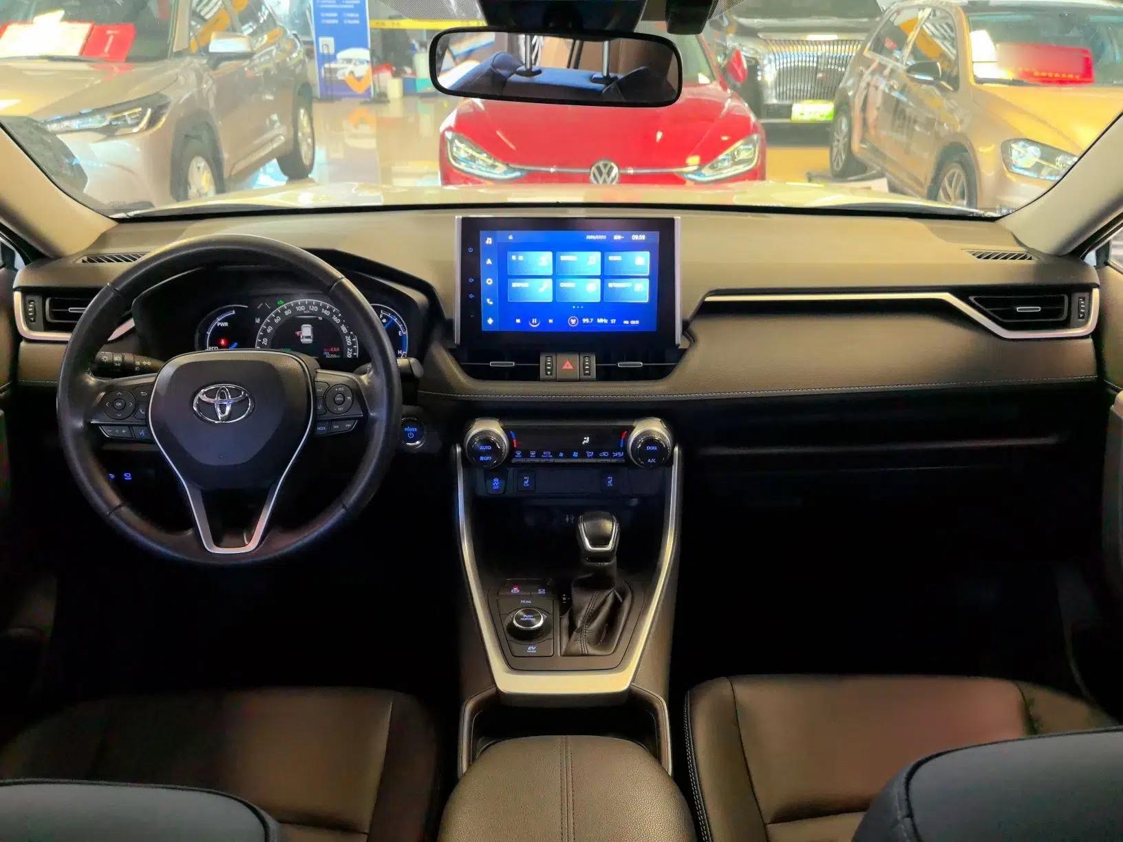 Toyota RAV4 2021 Dual-Engine 2.5L E-CVT Four-Wheel Drive Elite PLUS Edition — миниатюра 13