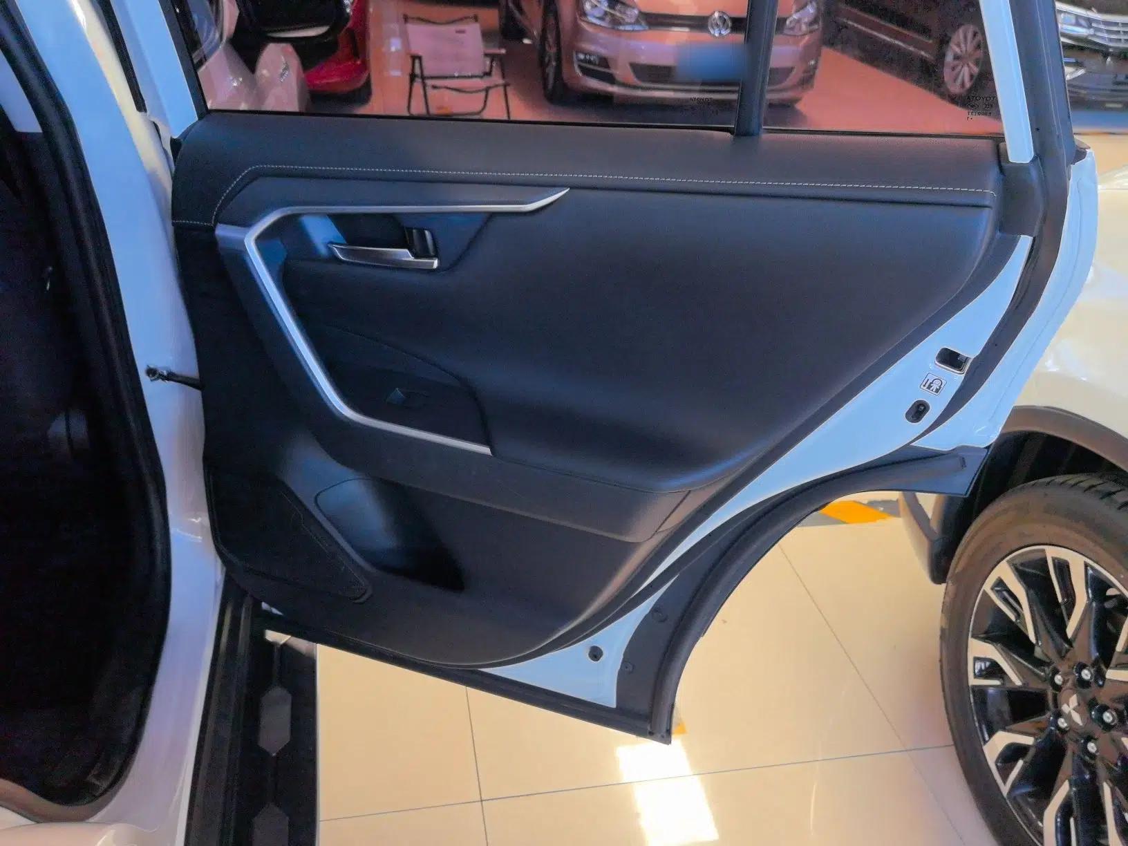Toyota RAV4 2021 Dual-Engine 2.5L E-CVT Four-Wheel Drive Elite PLUS Edition — миниатюра 19