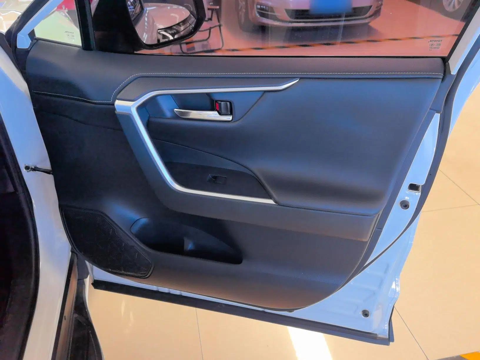 Toyota RAV4 2021 Dual-Engine 2.5L E-CVT Four-Wheel Drive Elite PLUS Edition — миниатюра 20