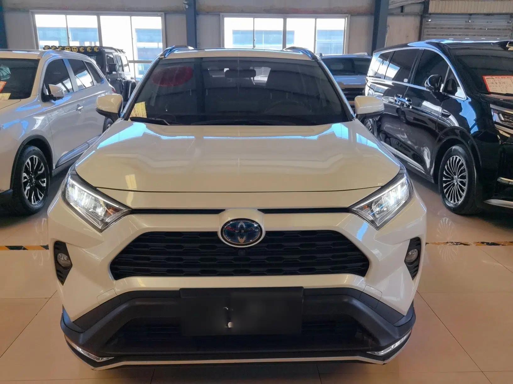 Toyota RAV4 2021 Dual-Engine 2.5L E-CVT Four-Wheel Drive Elite PLUS Edition — миниатюра 3