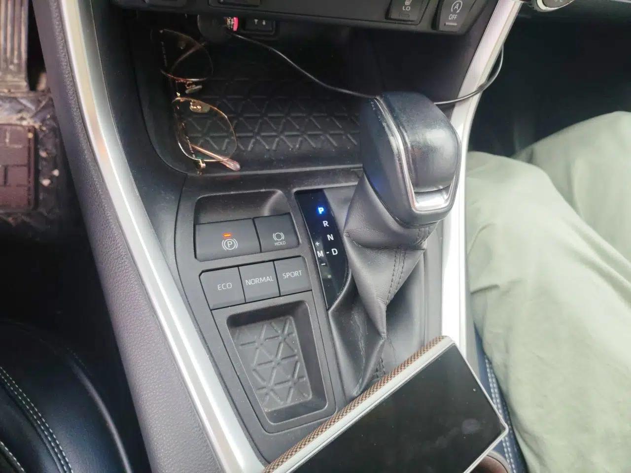 Toyota RAV4 2021 2.0L CVT Two-Wheel Drive Fashion PLUS Edition — миниатюра 14