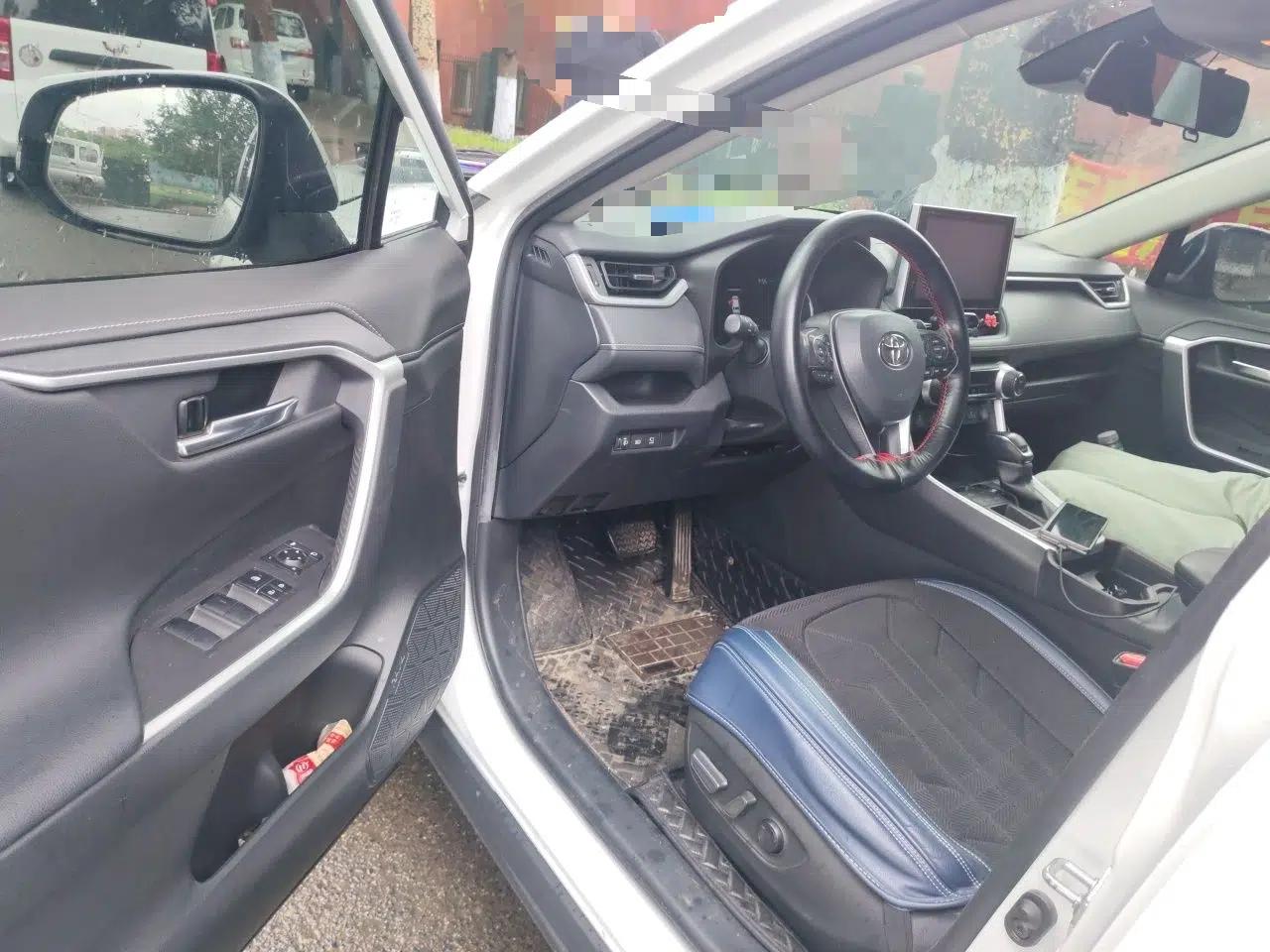Toyota RAV4 2021 2.0L CVT Two-Wheel Drive Fashion PLUS Edition — миниатюра 16