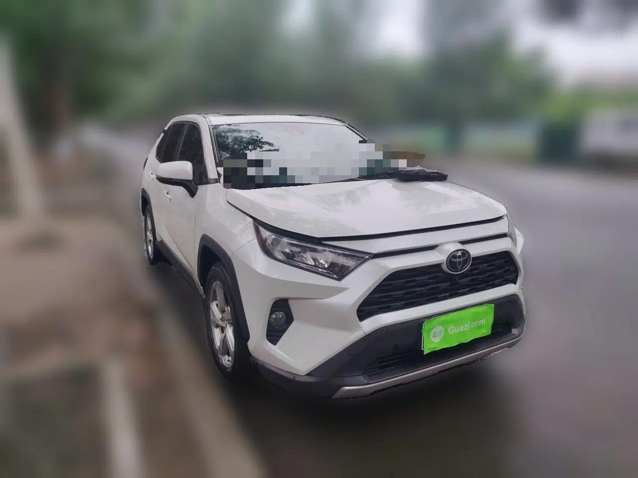 Toyota RAV4 2021 2.0L CVT Two-Wheel Drive Fashion PLUS Edition — миниатюра 3