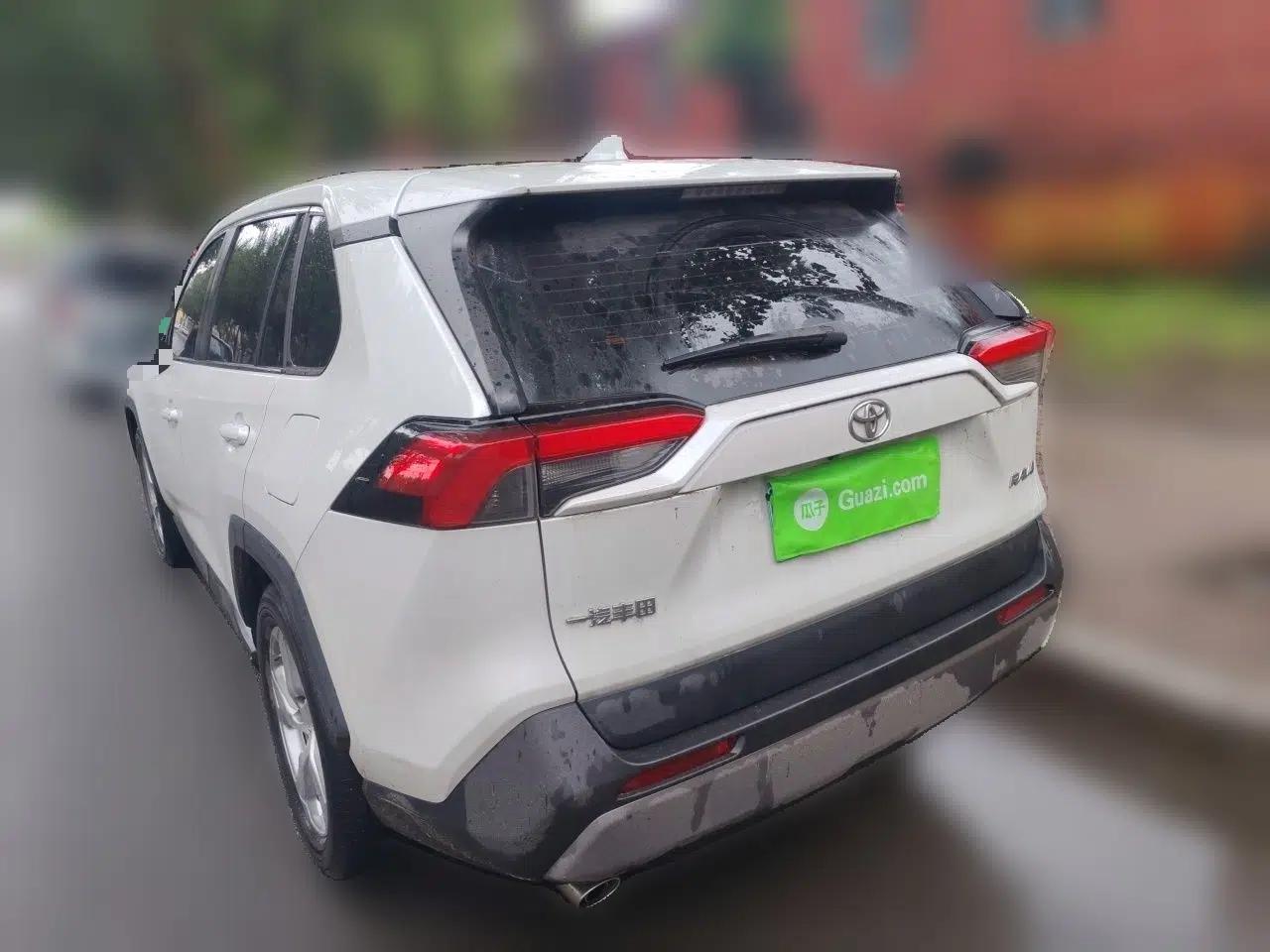Toyota RAV4 2021 2.0L CVT Two-Wheel Drive Fashion PLUS Edition — миниатюра 4